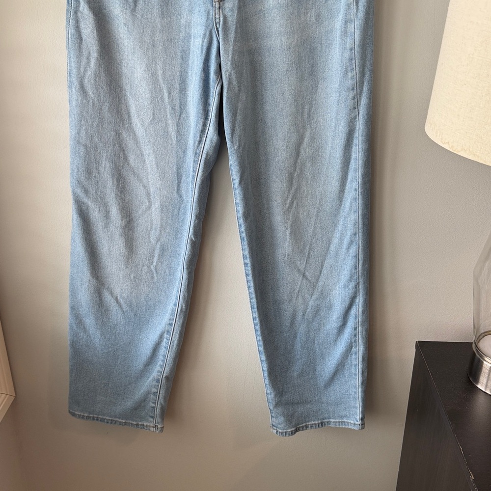 Old‎ Navy High-Waisted Wow Loose Jeans - Picture 5 of 9